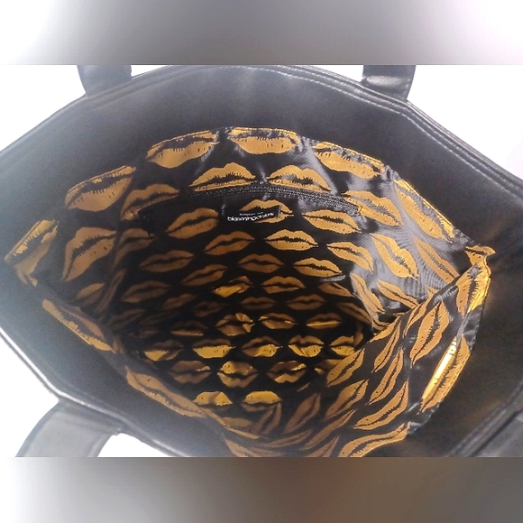 Bloomingdale's Black Quilted Tote Bag NWOT Factory Packed. - Picture 4 of 5